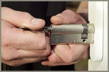 North Center IL Locksmith Store North Center, IL 773-649-1309